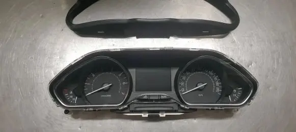 Peugeot 208 Speedometer (instrument cluster) 981469638000 E137HW13 E137SWHL1100