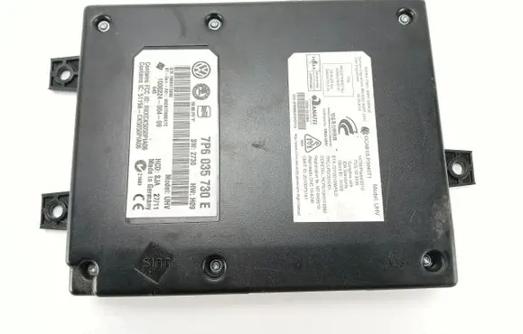Volkswagen Polo VI Trunk lid opening control unit 