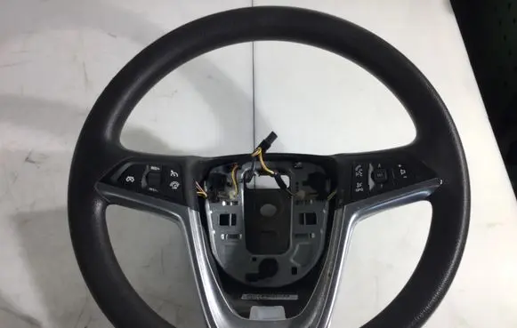 Opel Zafira C Steering wheel 13351039