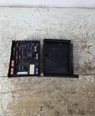 Volkswagen PASSAT B6 Fuse module 90600099960201