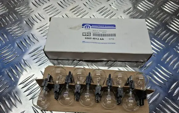 Jeep Wrangler Headlight/headlamp bulb 68604812AA