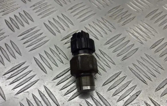 Toyota Avensis Verso Fuel pressure regulator 89458-60010