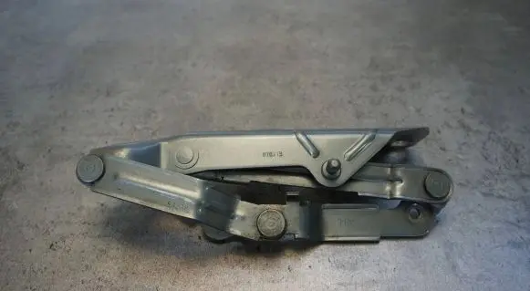 Audi TT TTS Mk2 Engine bonnet/hood hinges 8J0823302H