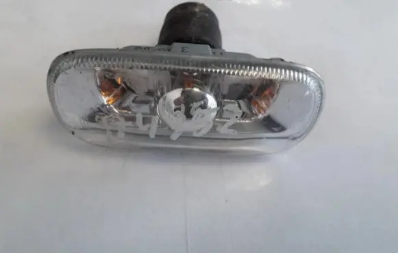 Front fender indicator light