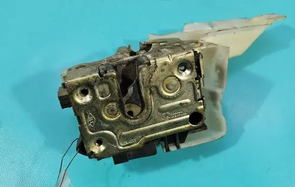Renault Thalia I Front door lock IMPRK1590044