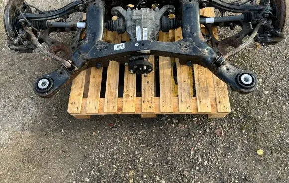 Mercedes-Benz GL X164 Rear axle beam with reductor A164350032 A1643500132 A1643500314