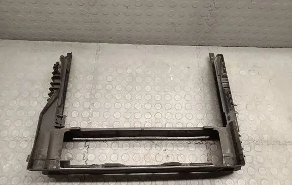 BMW 5 E60 E61 Radiator mount bracket 7791180