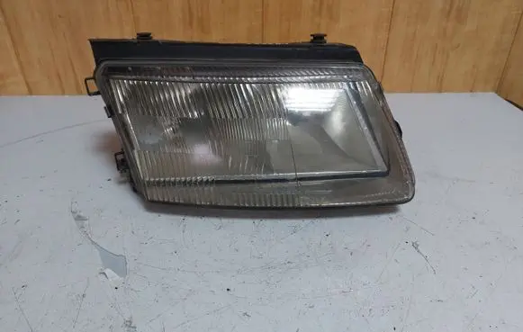 Volkswagen PASSAT B5 Headlight/headlamp 14742600