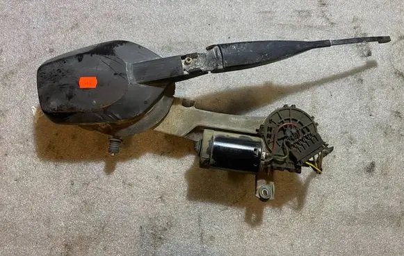 Mercedes-Benz E W210 Wiper motor 0390241420