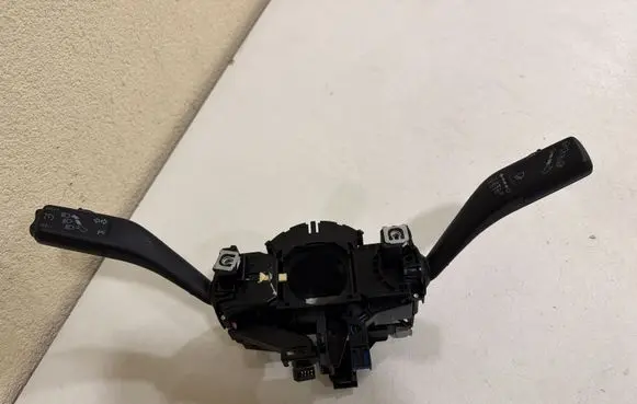 Volkswagen Golf VI Wiper turn signal indicator stalk/switch 1K0953503ER