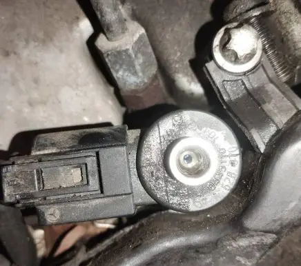 Mercedes-Benz ML W163 Fuel injector 0445110104