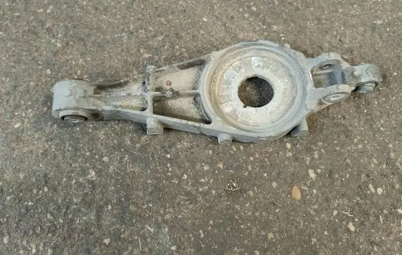 Maserati Levante Coil spring/strut mount 