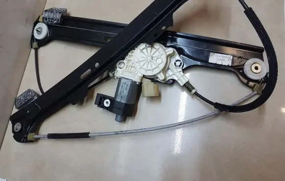 BMW 5 E60 E61 Front door window regulator motor 6981141 997749100
