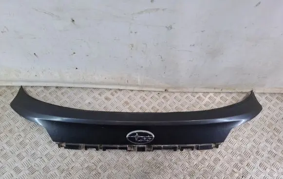 Subaru Legacy Tailgate trim C08010034