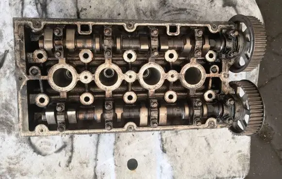 Opel Astra H Engine head 24461591 Z16XEP