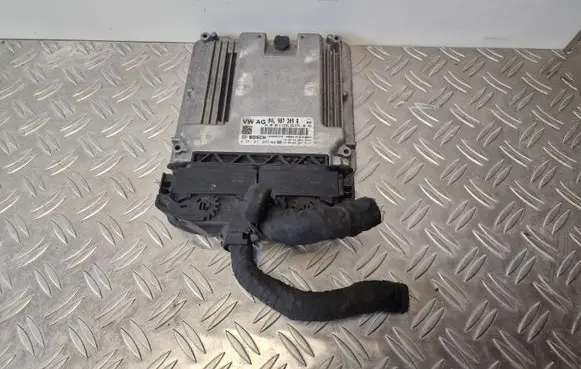 Volkswagen PASSAT B8 Engine control unit/module 04L907309R
