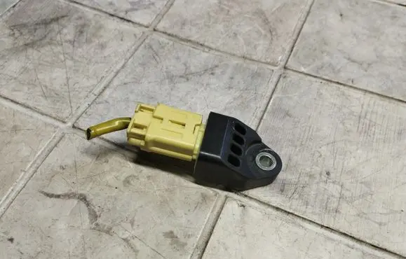 Subaru Outback Airbag deployment crash/impact sensor 98237AG000