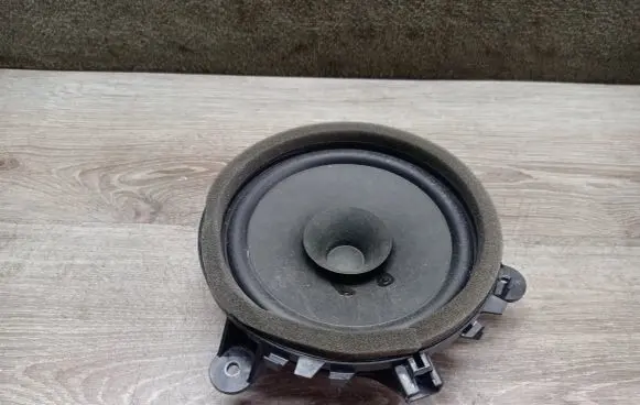 Volvo C30 Front door speaker 30657444