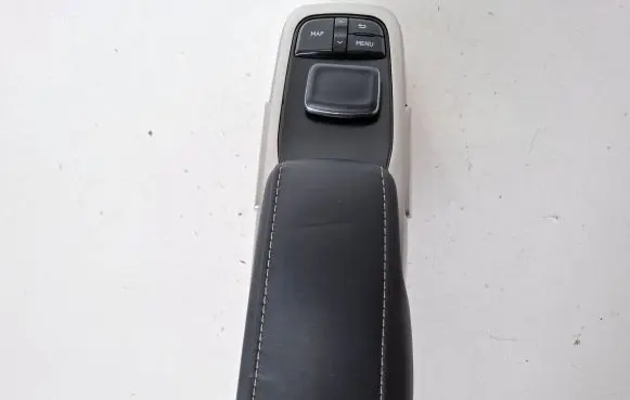 Head unit multimedia control