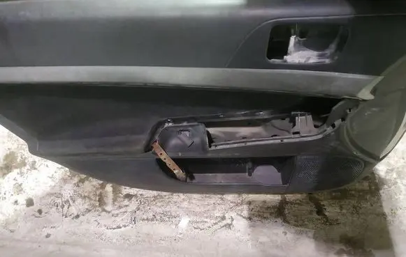Mitsubishi Lancer X Front door card panel trim