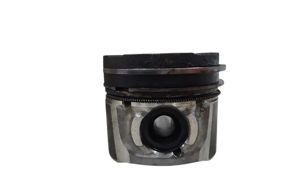 Volvo V50 Piston 