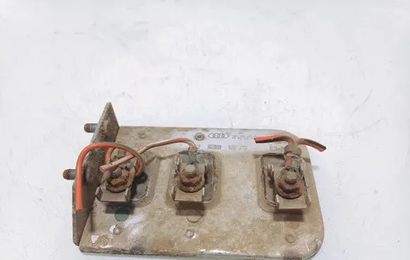 Volkswagen PASSAT B5 Coolant fan relay 8D0959493A R157119948