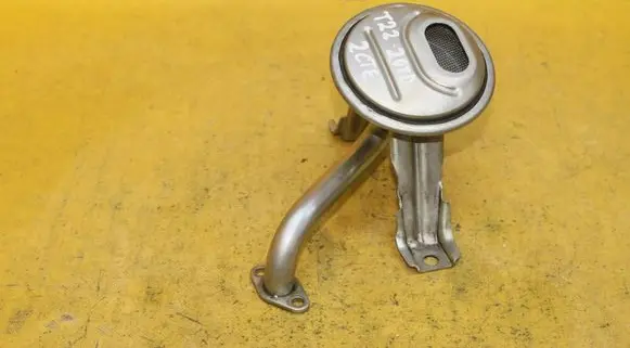 Toyota Avensis T220 Oil pump 
