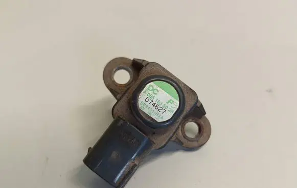 Mercedes-Benz Sprinter W906 Air pressure sensor A0051535028