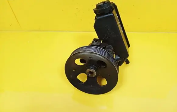 Opel Vectra B Power steering pump 90495957