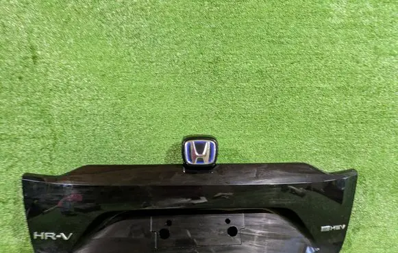 Honda HR-V Tailgate trim 