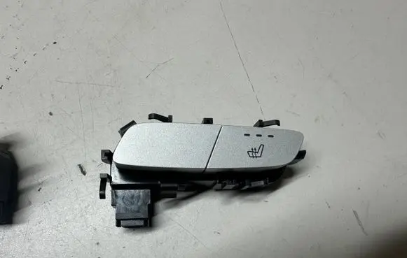 Mercedes-Benz E W238 Seat heating switch A2139050404 13423058 SW133101