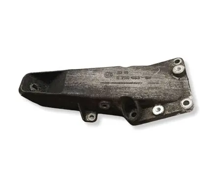 BMW X3 E83 Engine mounting bracket 6750853 24168110 2711