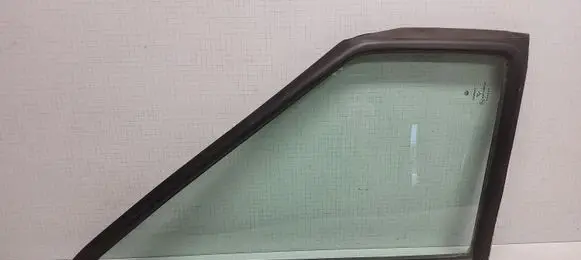 Volkswagen II LT Front vent window/glass (coupe) 