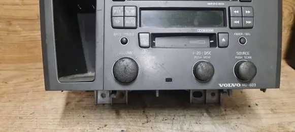 Volvo V70 Radio/CD/DVD/GPS head unit 9452057