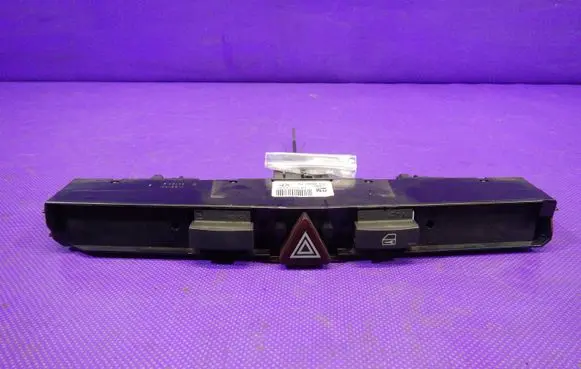 Opel Zafira B Hazard light switch 13100105
