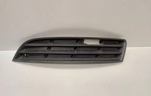 Volkswagen PASSAT B6 Front bumper lower grill 3C0853665