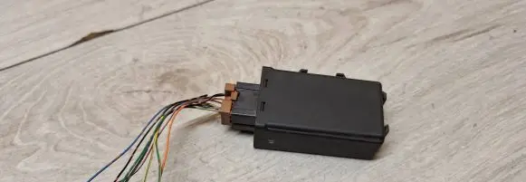 Nissan X-Trail T30 Door central lock control unit/module 28596cc0