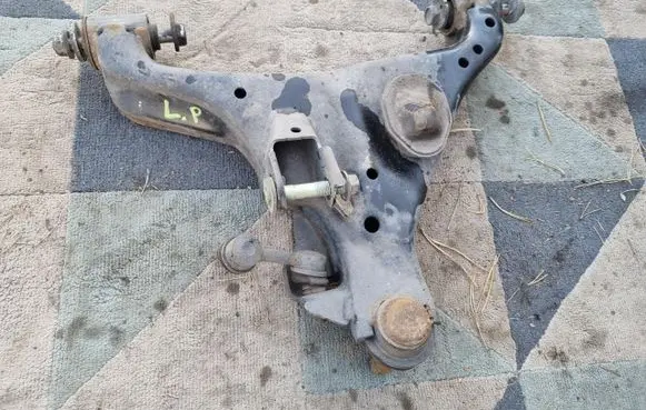 Nissan Navara D23 Front control arm LEWY