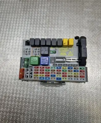 Opel Zafira A Fuse box set 24431677