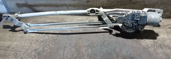 Ford Focus Front wiper linkage and motor 4M5117504BC