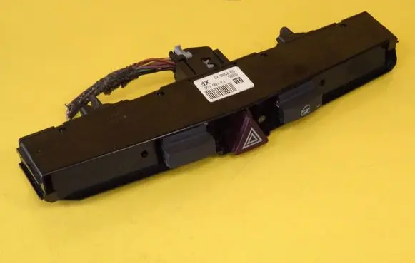 Opel Astra H Hazard light switch 13100105