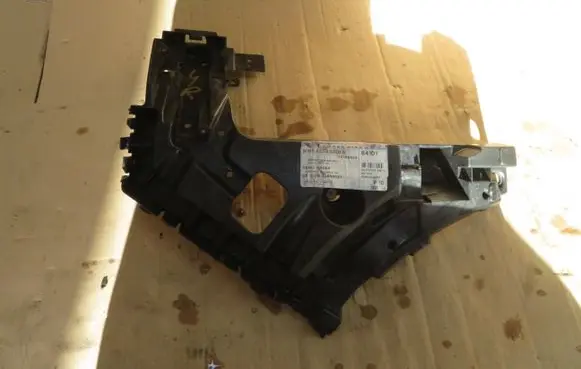 Volvo XC40 Bumper support mounting bracket corner 32386992