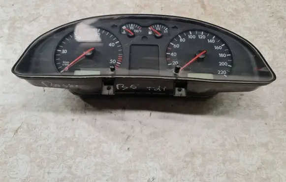 Volkswagen PASSAT B5 Speedometer (instrument cluster) 3B1919860C 110008919017