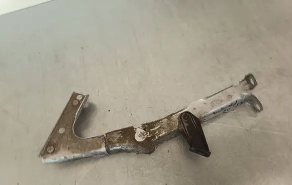 Audi A5 Sportback 8TA Fender mounting bracket 8T0821135C
