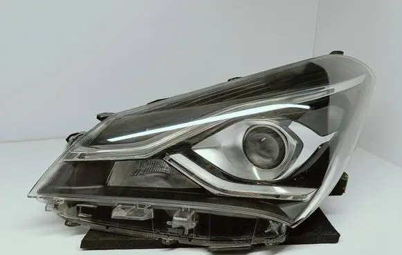 Toyota Yaris Headlight/headlamp 0D197 L1837 0D198
