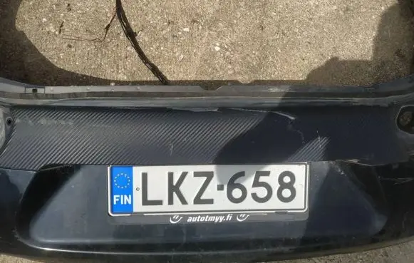 Trunk door license plate light bar