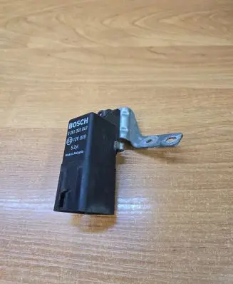 Volvo C70 Glow plug pre-heat relay 30785663