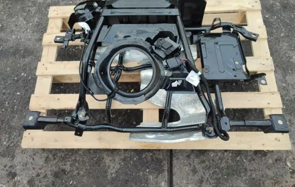 Seat Leon IV Fuel tank mounting bracket 