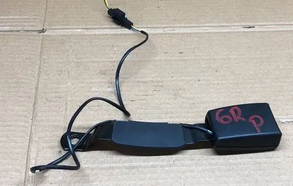 Volkswagen Polo V 6R Front seatbelt buckle 6R0857756D