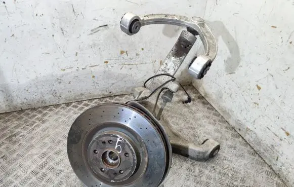 Front wheel hub